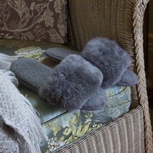 M031-Alpaca-Fur-Slides-Steel